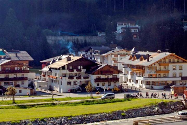 Hotel Kristall B&B Ischgl Exterior photo
