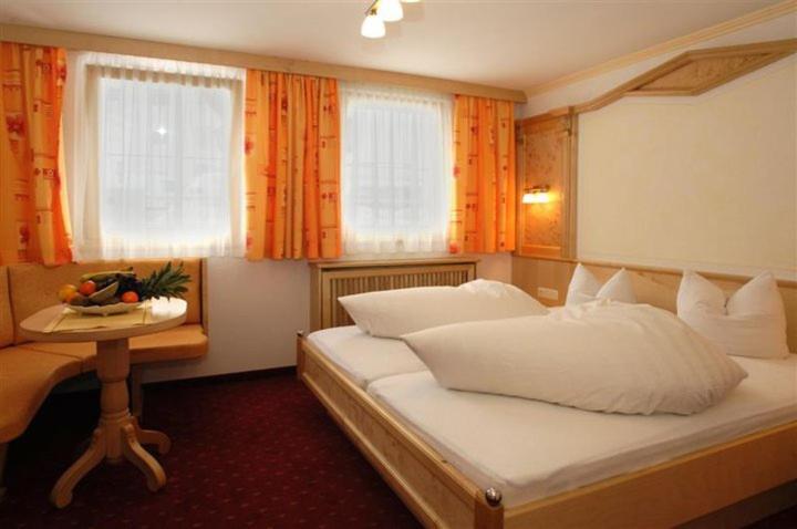 Hotel Kristall B&B Ischgl Exterior photo